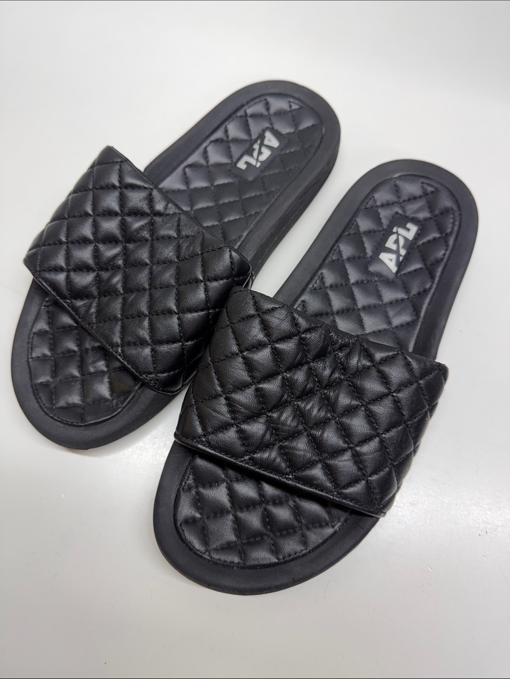 APL Lusso Slide Slides Slip On Open Toe Sandals Quilted Black Women’s Size 7